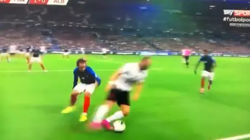 En Albania también juegan: Keidi Bare bailó a Griezmann y le tiró un caño a Lemar