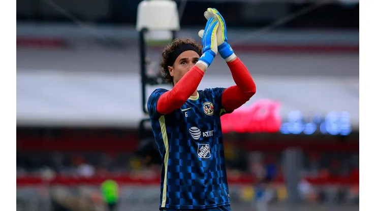 Ochoa subió una foto de su hijo con la playera del América... ¡y es igual a él!