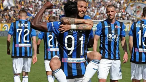 Duvan Zapata subió foto a Instagram bajándole el precio a Brasil y Papu Gómez lo troleó