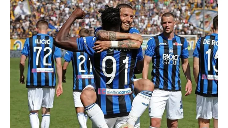 Duvan Zapata subió foto a Instagram bajándole el precio a Brasil y Papu Gómez lo troleó