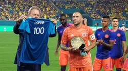 David Ospina recibe reconocimiento de la FCF por cumplir 100 partidos con la Selección Colombia.