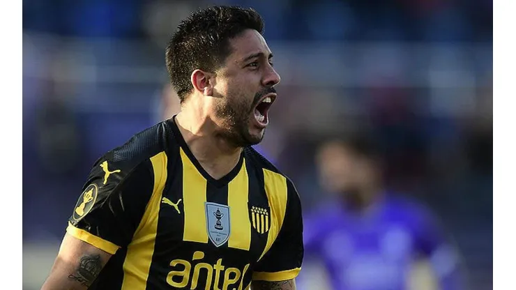 Ramón Arias con la camiseta de Peñarol.