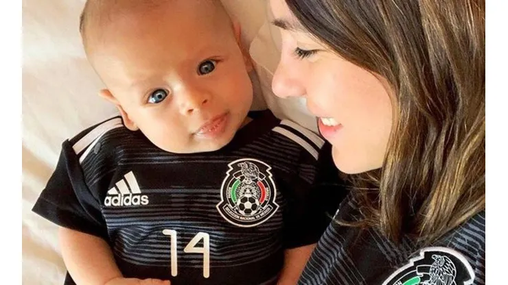 El fan número 1: la tierna foto del hijo de Chicharito Hernández con la 14 del Tri