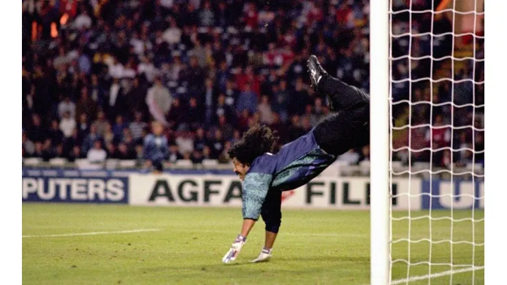 El mundo del fútbol celebra 24 años del 'Escorpión' de René Higuita