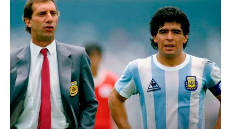 Foto de Diego Maradona con Carlos Bilardo.