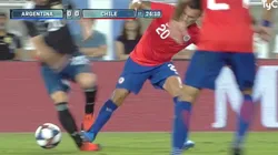 ¿Amistoso? Aránguiz casi le rompe el tobillo a Lo Celso