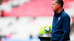 Polémica: un periodista anunció en Twitter la renuncia de Peláez y después se retractó