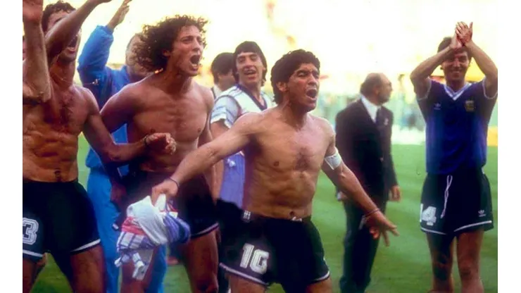 Troglio le mete presión a Maradona con dos fotos: "No lo dudes"