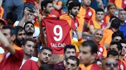 En vivo: presentación oficial de Falcao en el Türk Telekom ante 50 mil personas