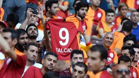 En vivo: presentación oficial de Falcao en el Türk Telekom ante 50 mil personas