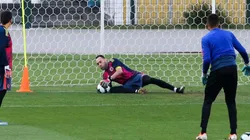 El arco de la Selección Colombia en disputa