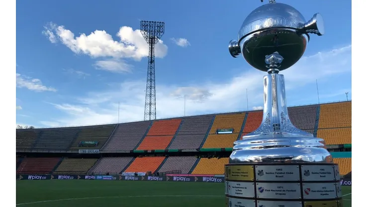 Uno de los dos trofeos que tiene Atlético Nacional de la Copa Libertadores.