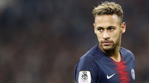 Neymar con la camiseta de Paris Saint-Germain.