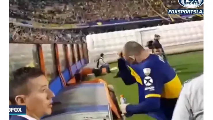 Il generoso: De Rossi le regaló a 'Santi' la camiseta con la que debutó en Libertadores
