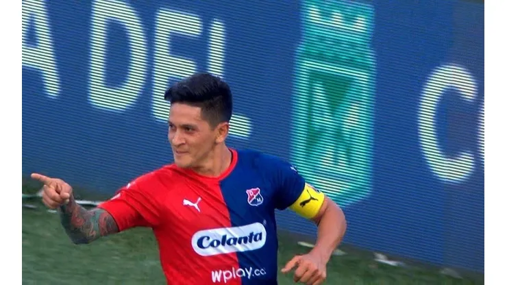 Gernán Cano celebra su gol a Atlético Nacional y la victoria parcial del DIM.