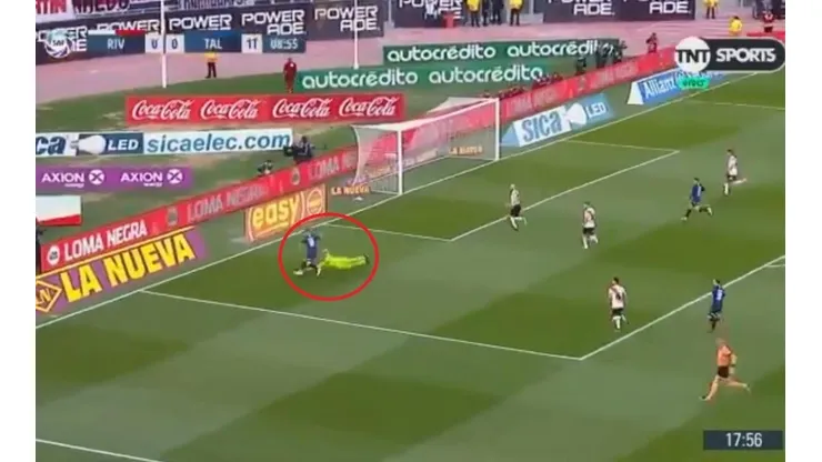Enorme intervención de Franco Armani.