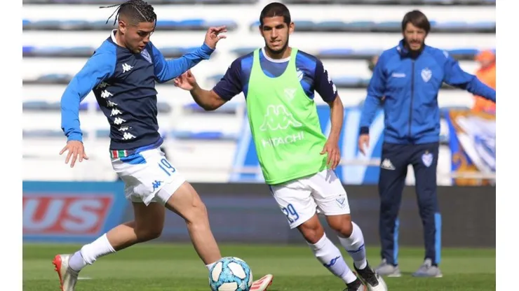 Abram llegó a Velez proveniente del Sporting Cristal de Perú.