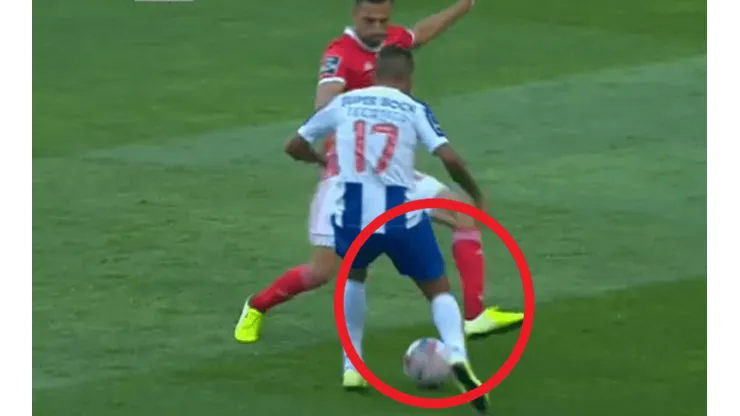 ¡Magia de Tecatito en el Clásico de Portugal!