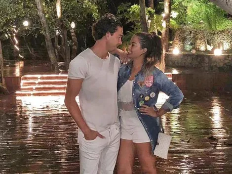 Muy románticos: la novia de Óscar Jiménez subió una foto besando a su pareja en una pileta