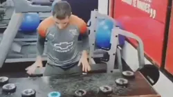 Así trabaja Adrián Gabbarini.