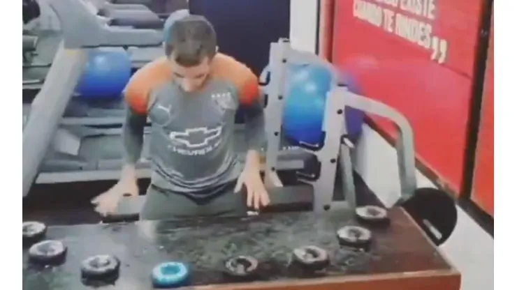 Así trabaja Adrián Gabbarini.