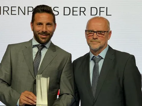 Merecido: Claudio Pizarro recibió condecoración en Alemania por su carrera futbolística