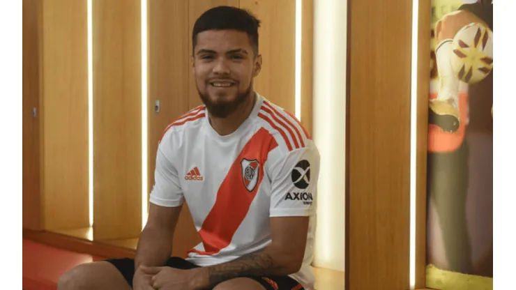 Paulo Díaz, feliz con la camiseta de River.