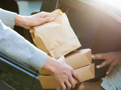 Muy fuerte: una ciudad de Estados Unidos prohibió el servicio de pedir comida desde el auto