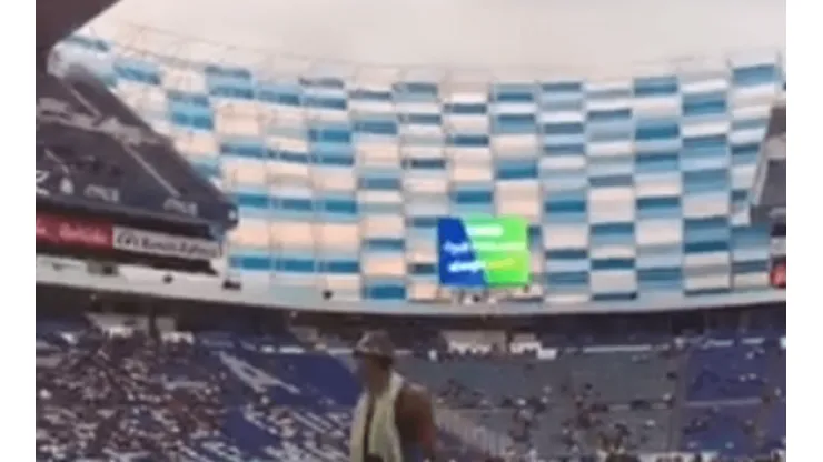 Video viral: "El Negro de WhatsApp" invade un partido de la Liga MX