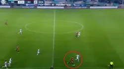 La patada de Sigali a Suárez.