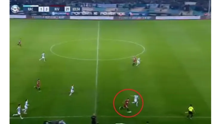La patada de Sigali a Suárez.