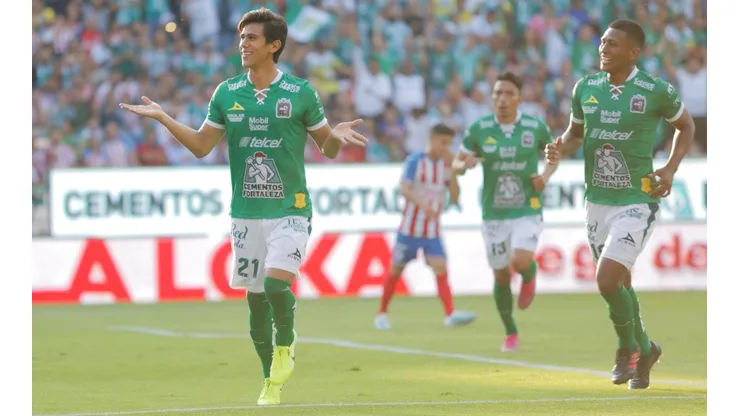 León le ganó un partidazo a Chivas con sobredosis de VAR y penales
