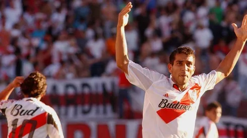 Nelson Cuevas festejando un gol en River.