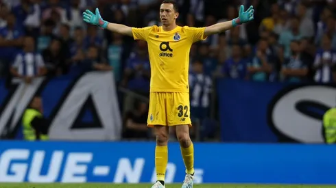 Marchesín está siendo clave para la victoria parcial del Porto y la afición se rindió a sus pies