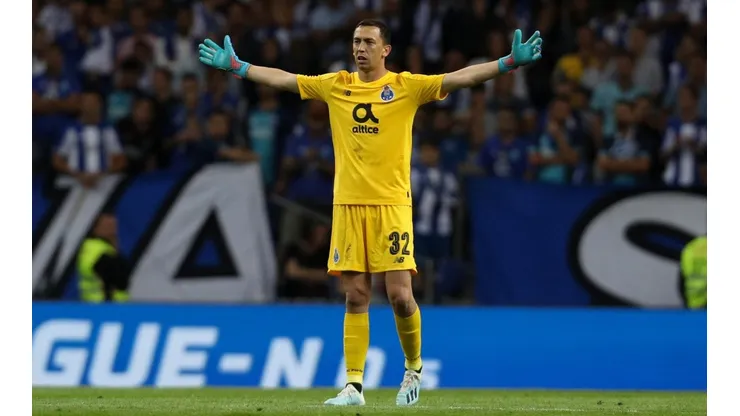 Marchesín está siendo clave para la victoria parcial del Porto y la afición se rindió a sus pies