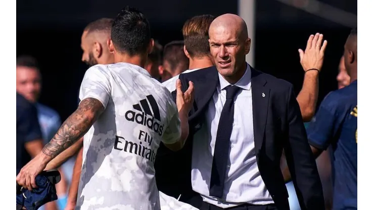 James Rodríguez y Zinedine Zidane tras el partido contra el Celta de Vigo.