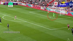 Está en cualquiera: Adrián se mandó el blooper del día en la Premier League