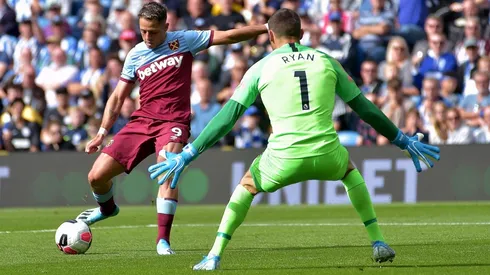 Espectacular definición de Chicharito Hernández para el gol de West Ham
