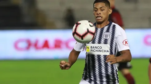 Quevedo jugó en Universitario de Deportes en divisiones inferiores.