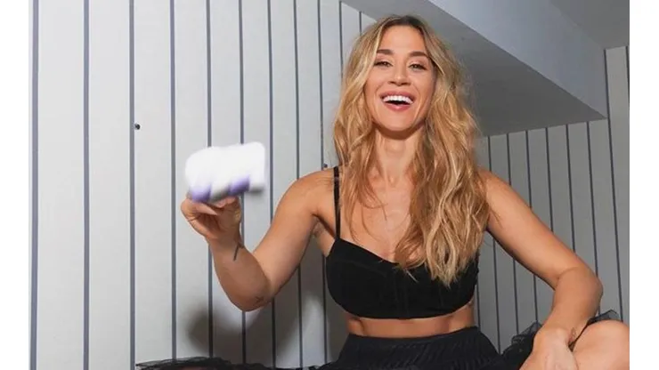 Así se festeja un aniversario: Jimena Barón subió foto comiéndole la boca a su novio