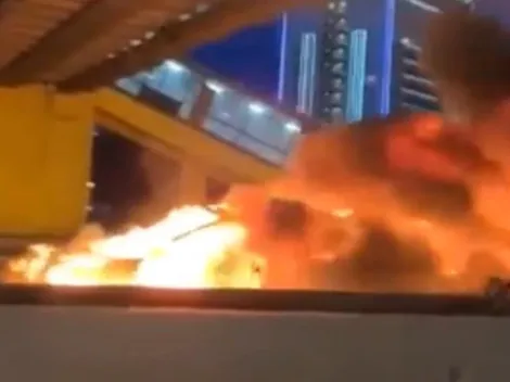 Video: chocó con su Tesla en una autopista y el auto explotó al instante