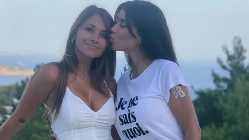 Foto de las dos diosas juntas.