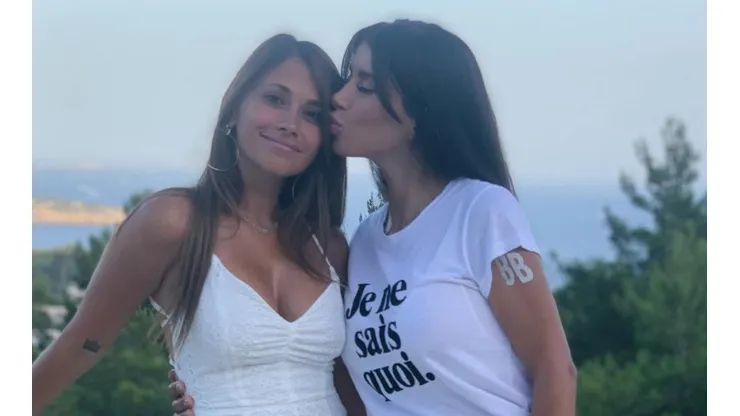 Foto de las dos diosas juntas.