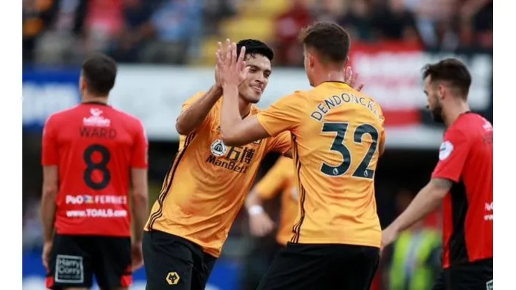 Raúl Jiménez, en el último duelo por Europa League. (Foto: Twitter oficial Wolves)