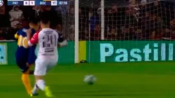 Terrible patada a Tévez. (Fox)