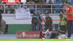 Video: Edwuin Cetré le metió un insólito planchazo, ¡al DT de América de Cali!