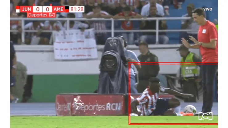 Video: Edwuin Cetré le metió un insólito planchazo, ¡al DT de América de Cali!