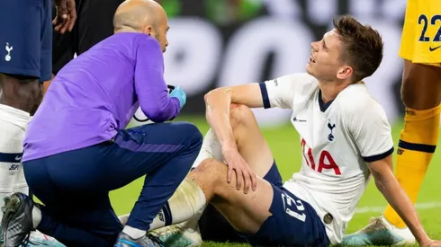 Juan Foyth, tras haber sufrido su lesión.