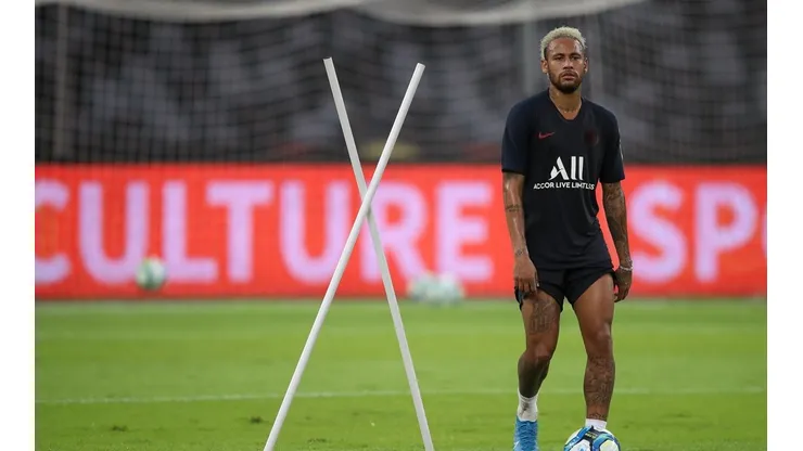 Neymar va a cobrar menos en PSG por su culpa