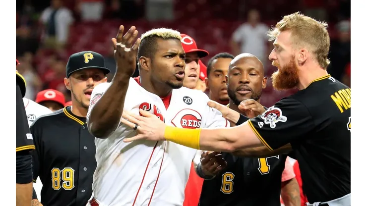 Se odian: a Yasiel Puig lo cambiaron pero igual se metió en la pelea entre Rojos y Piratas